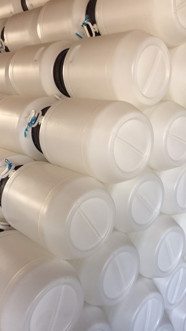 透明塑料桶(tong)